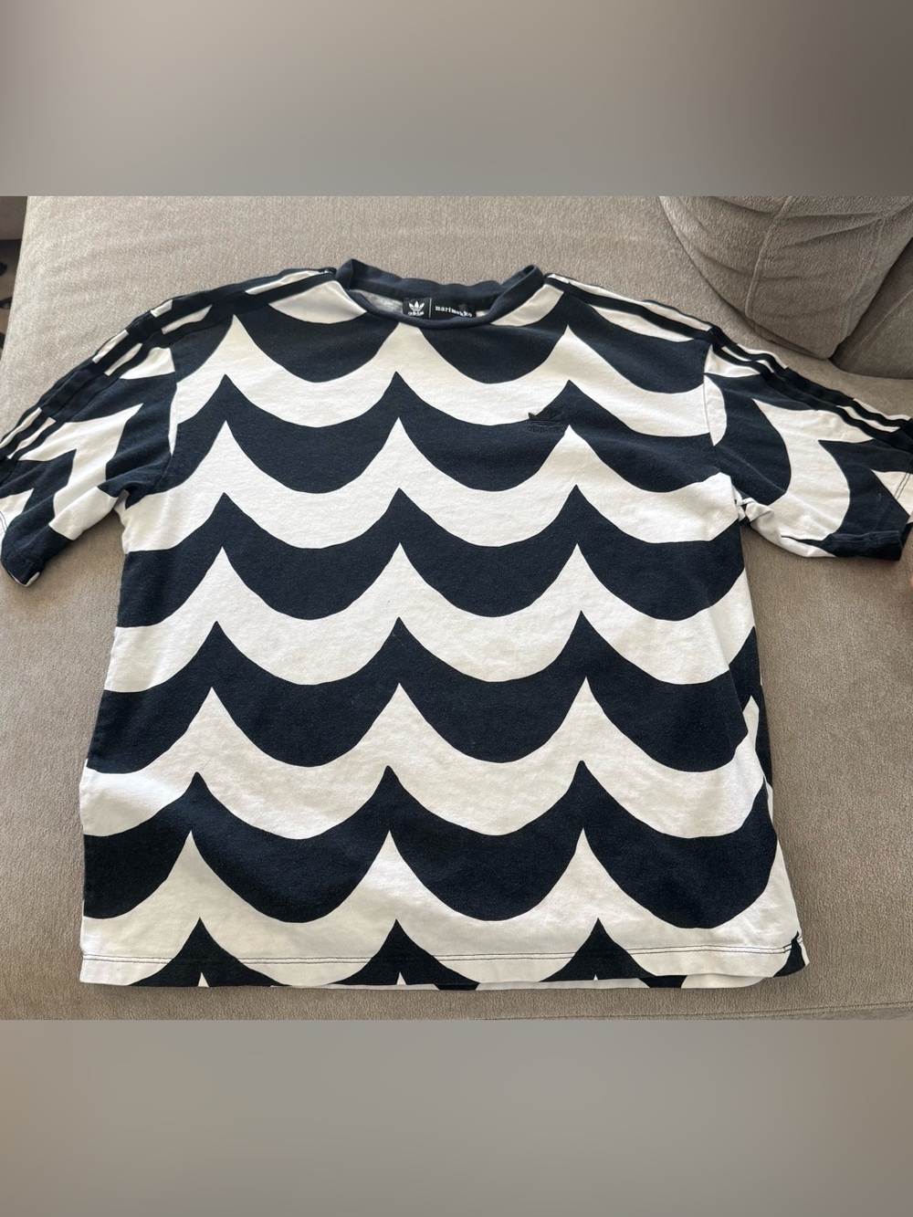 Adidas x Marimekko Lokki Wave T-Shirt Black White XS Oversized Streetwear Tee⁠